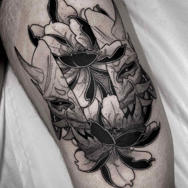 tatuaje blanco y negro flores